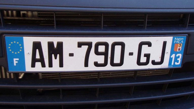 750€ d’amende à cause d’un détail souvent négligé sur votre plaque d’immatriculation : êtes-vous concerné ?