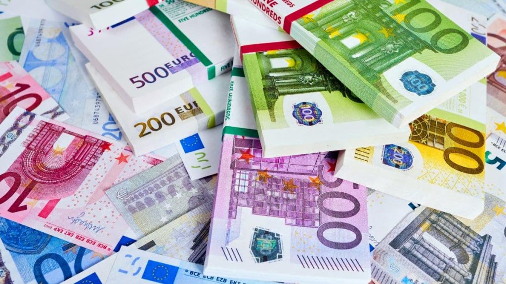 Bonne nouvelle : l’euro fait peau neuve, voici à quoi vont ressembler les nouveaux billets !