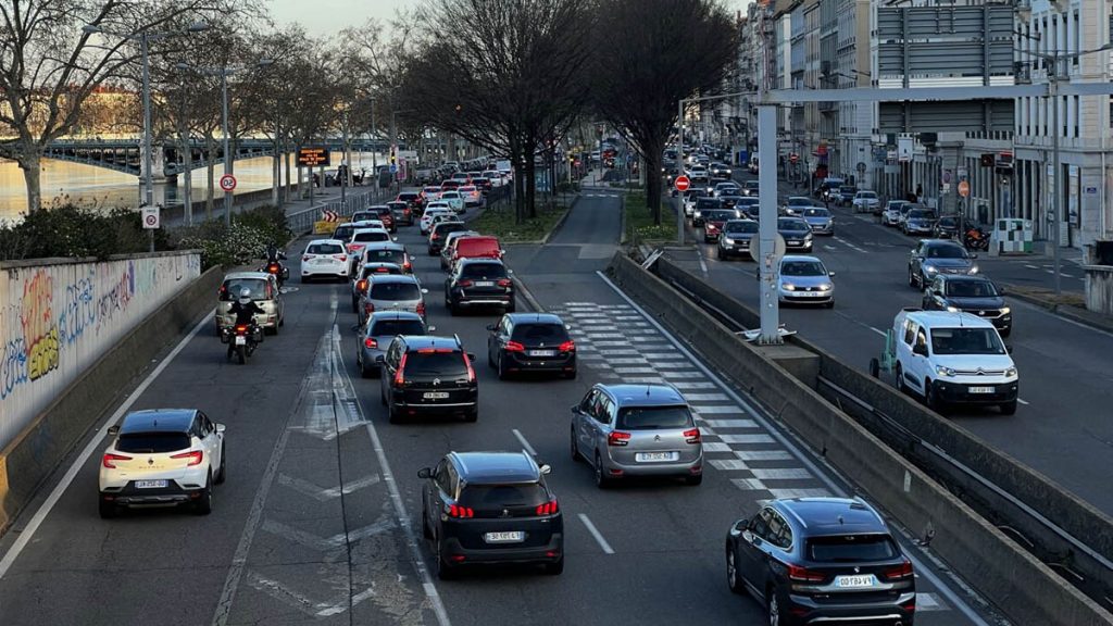 C’est officiel : ces voitures seront bannies des routes françaises dès 2026