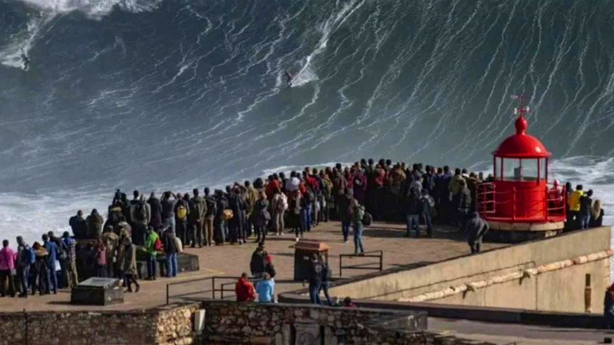 Un mur d’eau impressionnant : la vague de quatre étages qui a défié la science en 2020