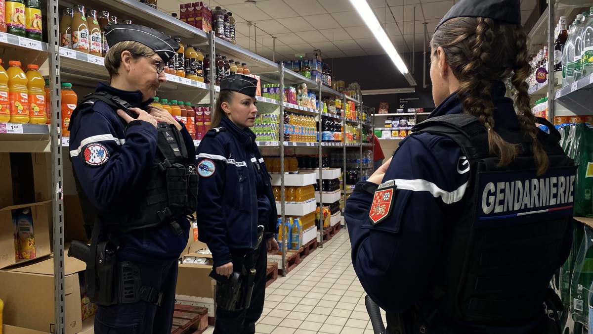 La gendarmerie alerte sur cette nouvelle arnaque redoutable aux cartes bancaires dans les supermarchés et explique comment l’éviter