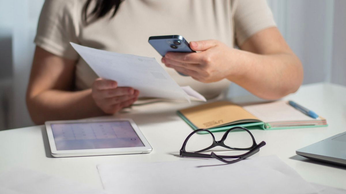 Banques en ligne : la méthode efficace pour éviter l’envolée des frais bancaires en 2025