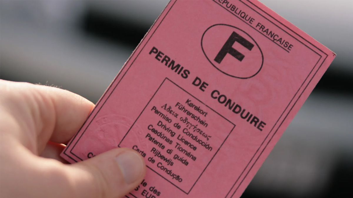 C’est officiel : le permis de conduire rose ne sera plus valable après cette date