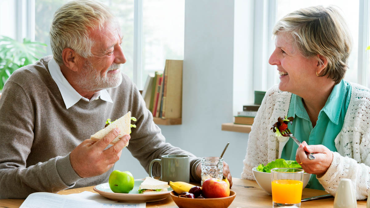 Espérance de vie : les aliments à privilégier (ou éviter) à 40, 60 et 80 ans