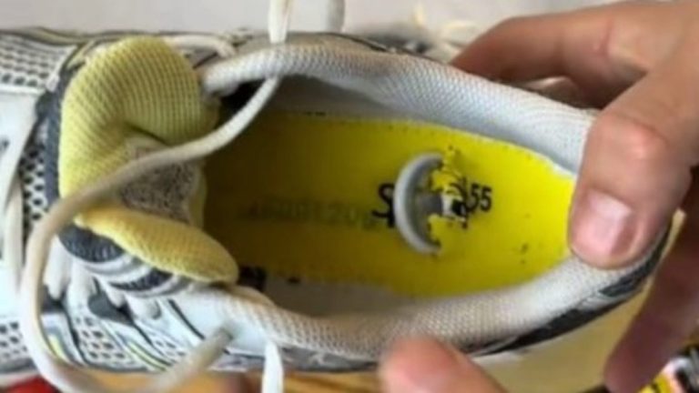 Il glisse un AirTag dans des baskets données à la Croix-Rouge : l'organisation a dû se justifier...