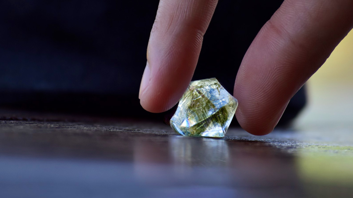 Il visite un parc national et repart millionnaire grâce à un diamant de 7,46 carats !