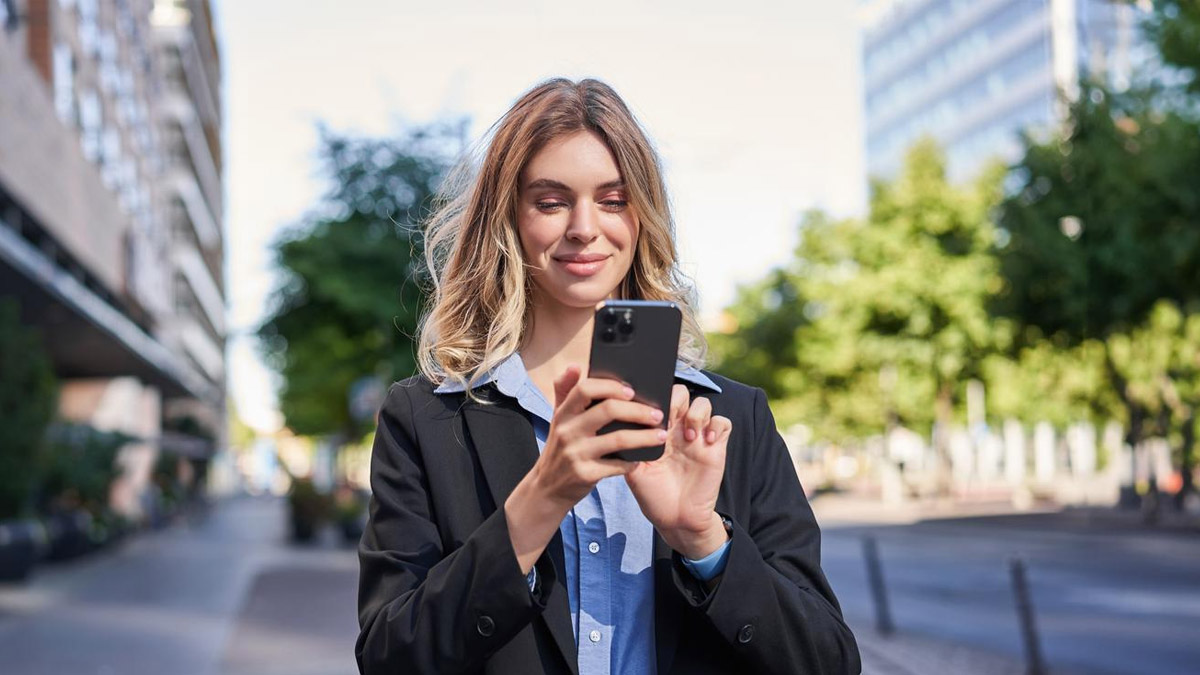 « Je regarde mon téléphone sans arrêt » : voici pourquoi vous êtes accro à votre téléphone, selon les psychologues