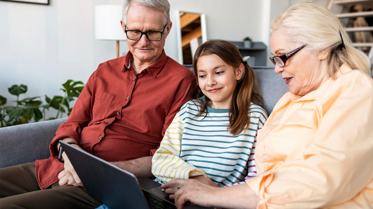Réseaux sociaux : comment les grands-parents peuvent aider leurs petits-enfants à éviter les pièges d’un usage excessif ?
