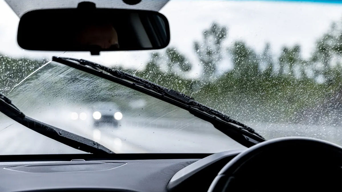 Adieu la buée sur les vitres de voiture : un seul ingrédient suffit pour qu’elles restent claires