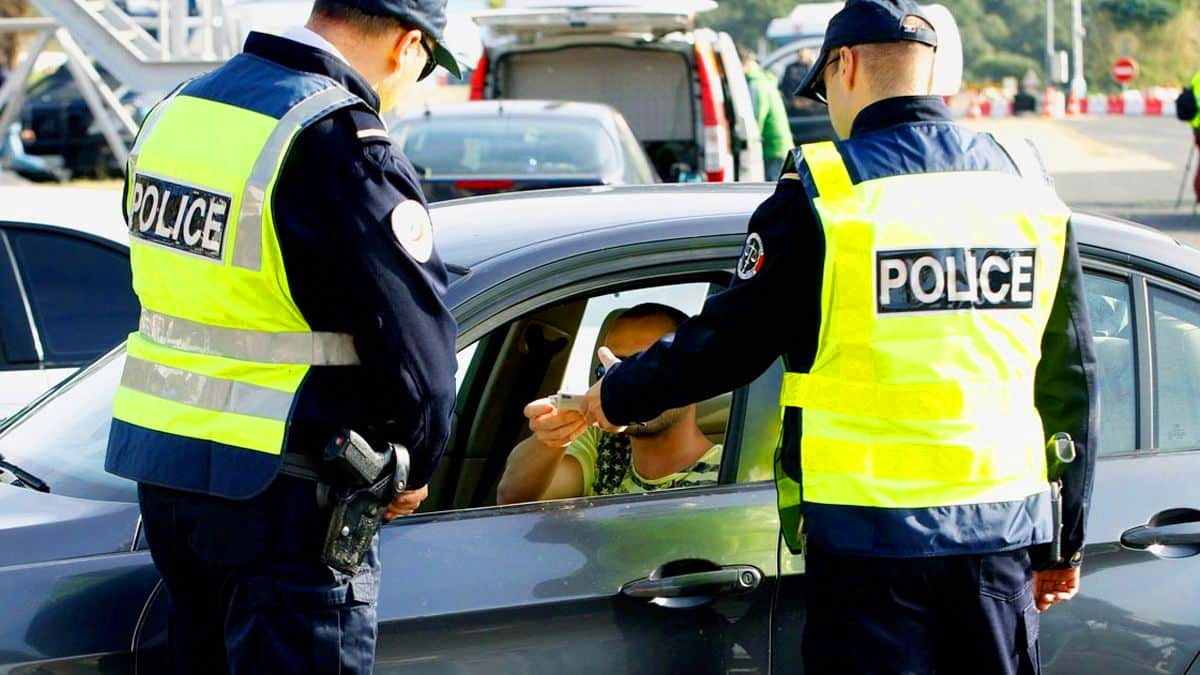 Beaucoup d’automobilistes le font devant chez eux, mais cela peut coûter 450 euros d’amende