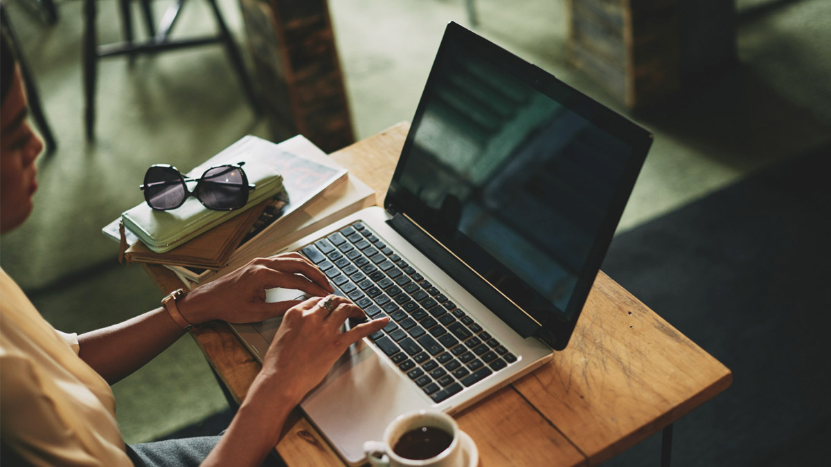 C’est confirmé : le télétravail nous rend vraiment plus heureux, selon une étude de 4 ans