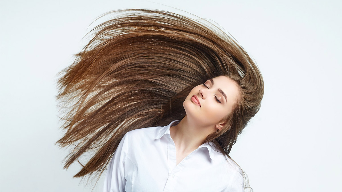 Cheveux plus doux et plus sains : voici le temps de pause idéal pour laisser agir votre après-shampoing selon les experts