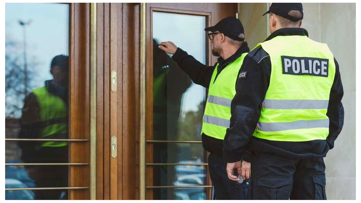Coup dur pour cette propriétaire : en vidant sa maison pendant l’absence des squatteurs, elle risque une lourde amende