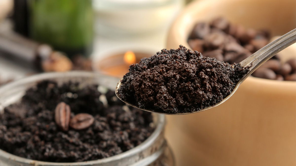 Déboucher son évier avec du marc de café : bonne ou mauvaise idée ?