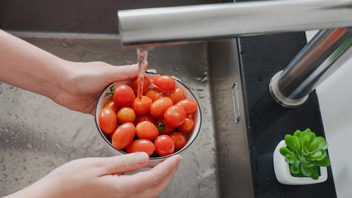 « J’ai trouvé la meilleure méthode pour laver les tomates : elles sont impeccables et sans pesticides »