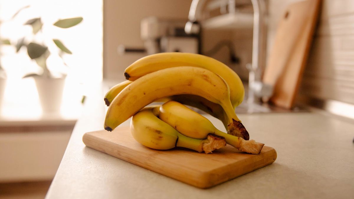 Ni dans le frigo ni dans un sac plastique : voici le meilleur endroit pour stocker vos bananes et ralentir leur mûrissement