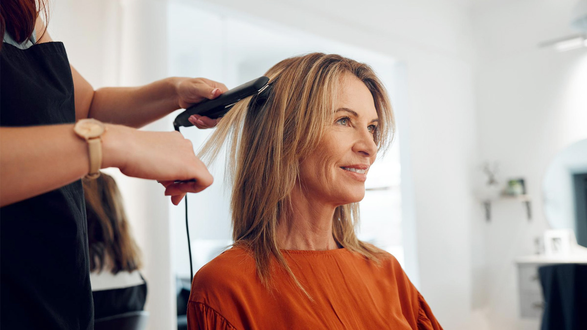 Ni lisses ni bouclés : voici la coupe idéale pour rajeunir après 60 ans