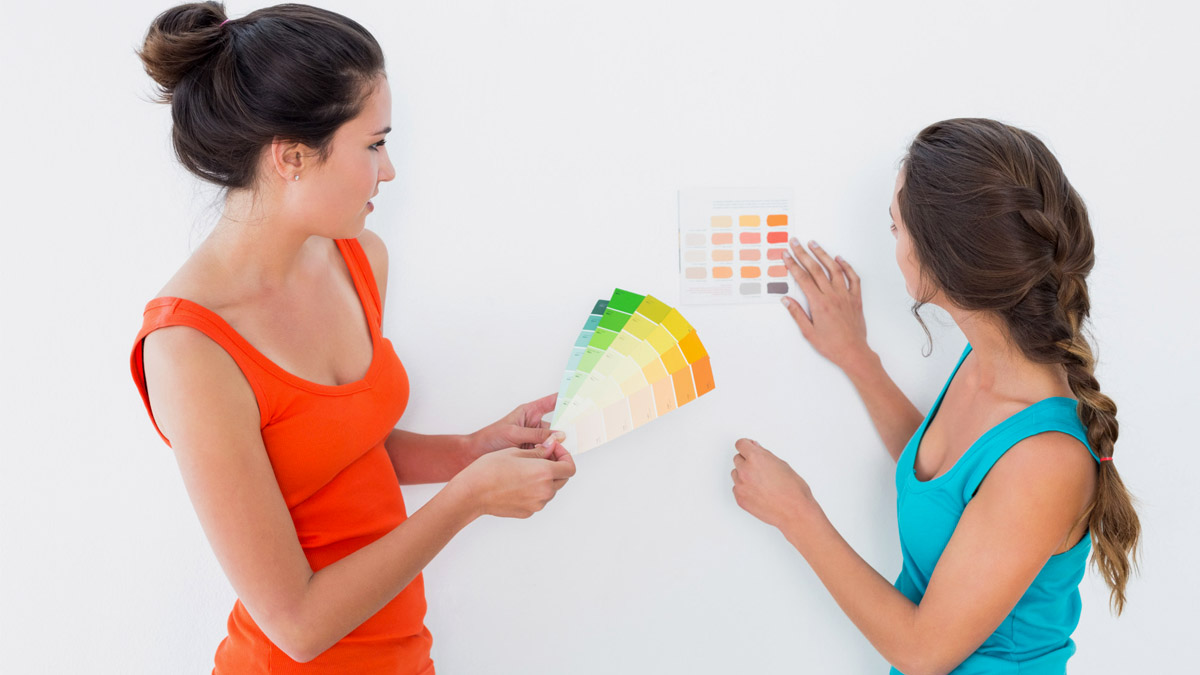 Ni rouge ni jaune : pourquoi les personnes les plus intelligentes préfèrent le bleu, selon les psychologues