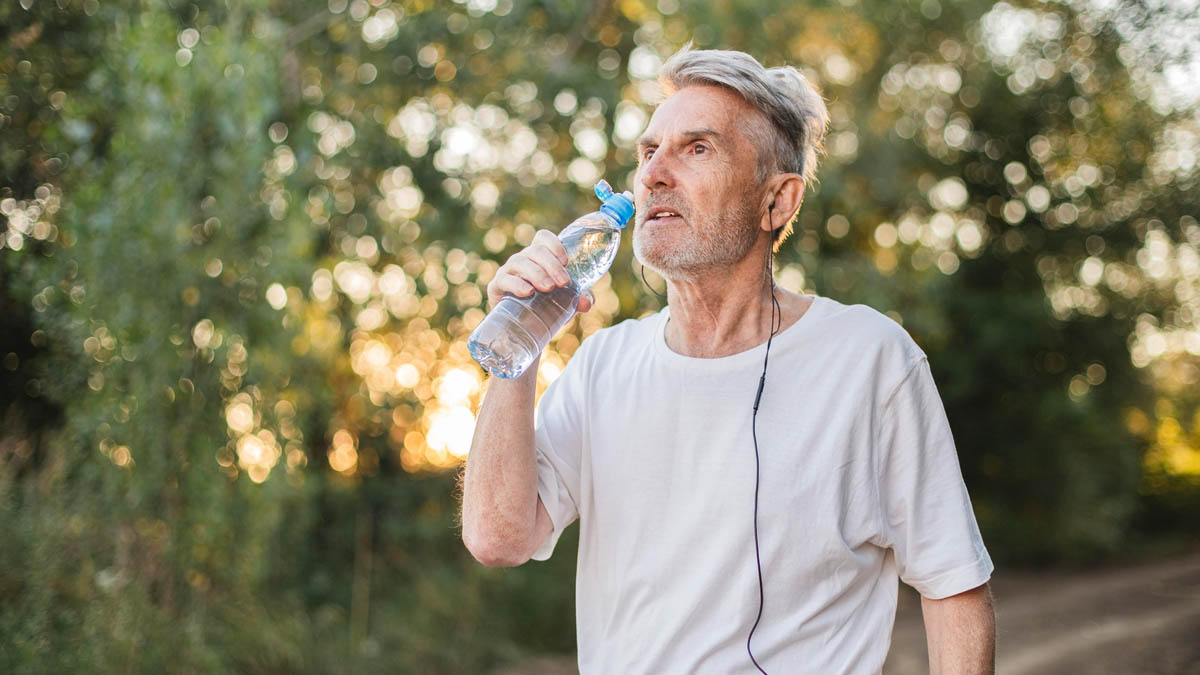 Une étude étonnante montre que l’eau n’est pas forcément la boisson la plus hydratante