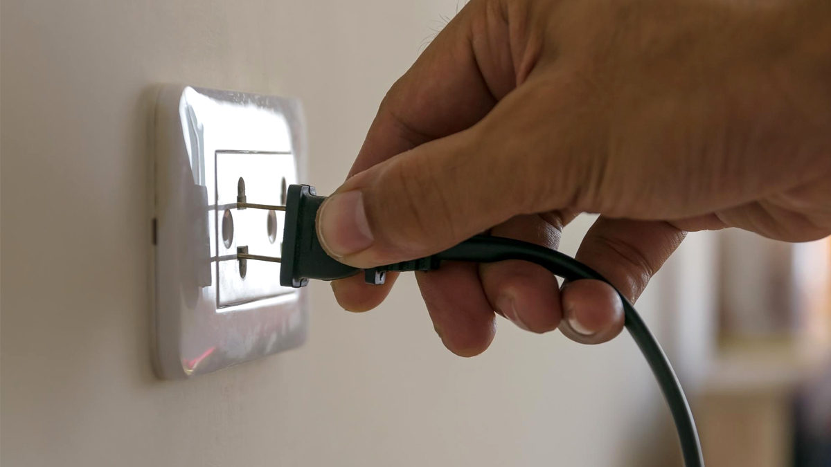 Vous partez en vacances ? Cette astuce facile protège vos appareils et fait baisser votre facture d’énergie