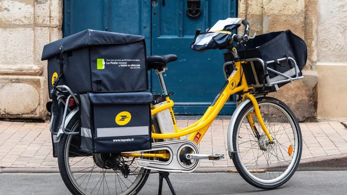 Bonne nouvelle : La Poste met en vente ses vélos électriques reconditionnés à prix réduit, voici où les trouver