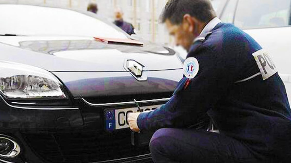C’est officiel : ce détail sur la plaque d’immatriculation peut vous coûter 750 € d’amende !