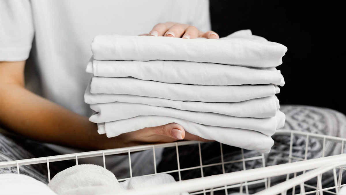 « Cette astuce naturelle a redonné vie à mon linge blanc, sans javel ni lave-linge »
