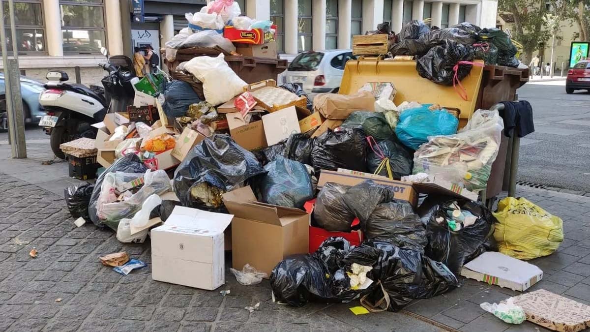 Dans cette ville, des agents inspectent les poubelles et refusent celles mal triées