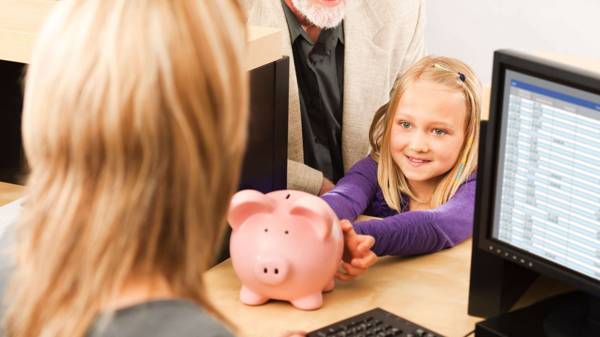 Grands-parents : les banques bloquent désormais les versements sur le compte des petits-enfants, les comptes concernés