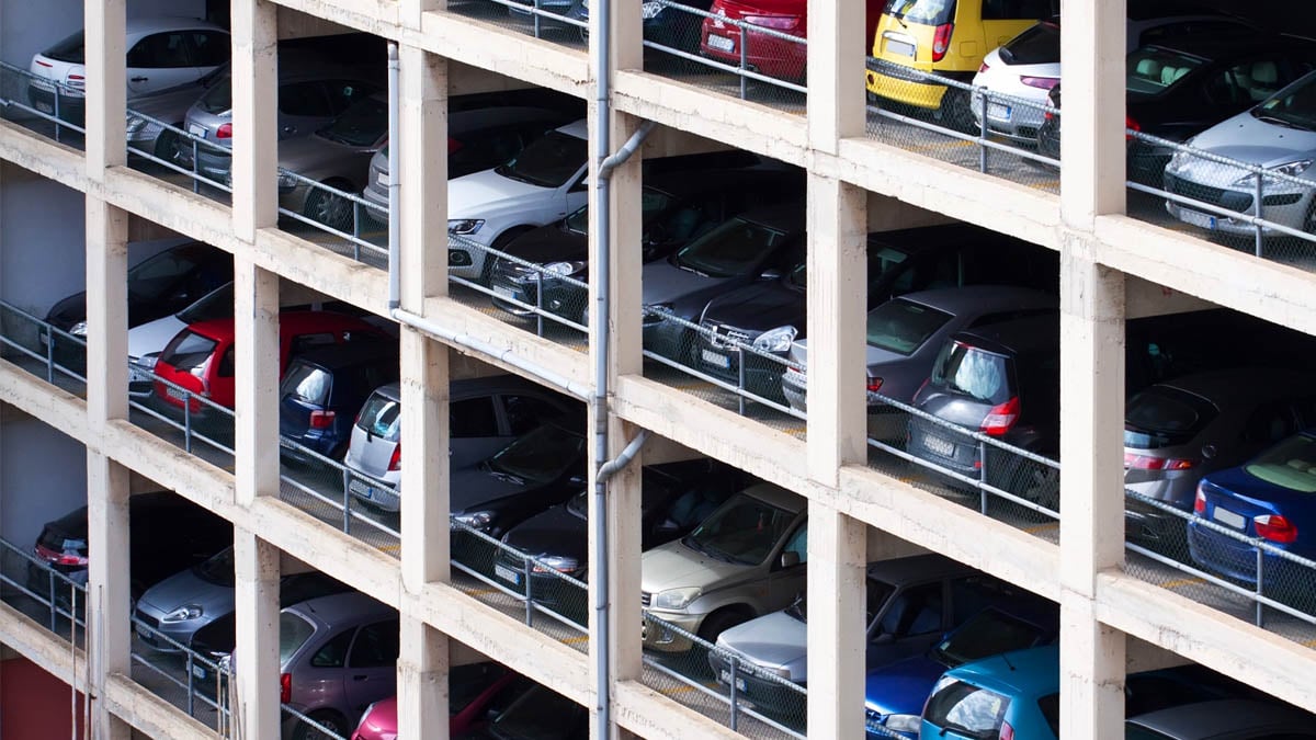 Marre de voir ma place de parking occupée, j’ai essayé cette méthode… beaucoup plus efficace qu’un simple mot sur le pare-brise