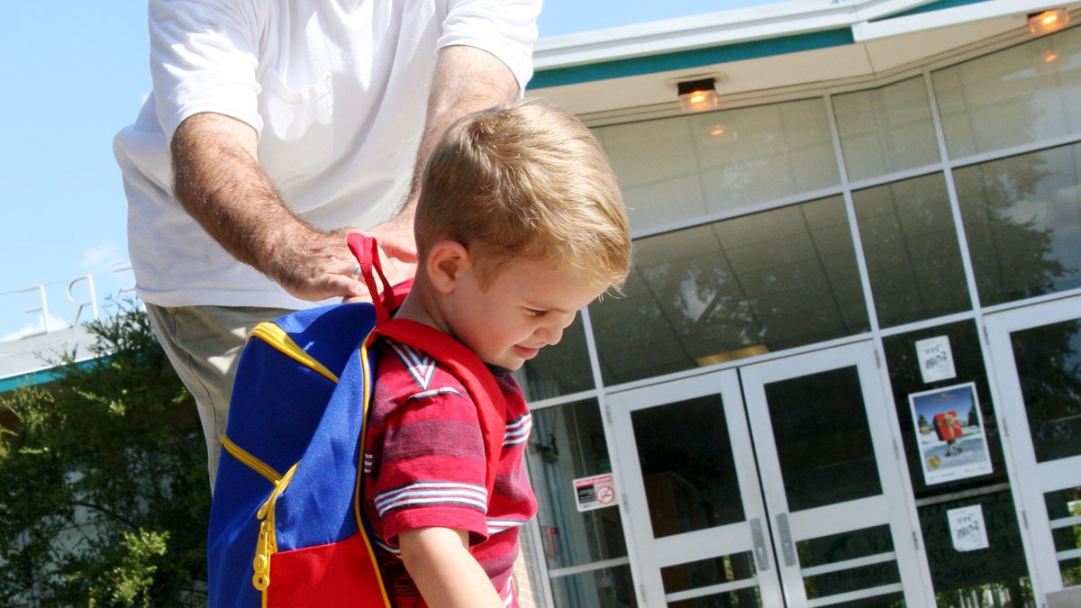 Mon petit-enfant ne veut plus aller à l’école : comment l’accompagner et le soutenir ?