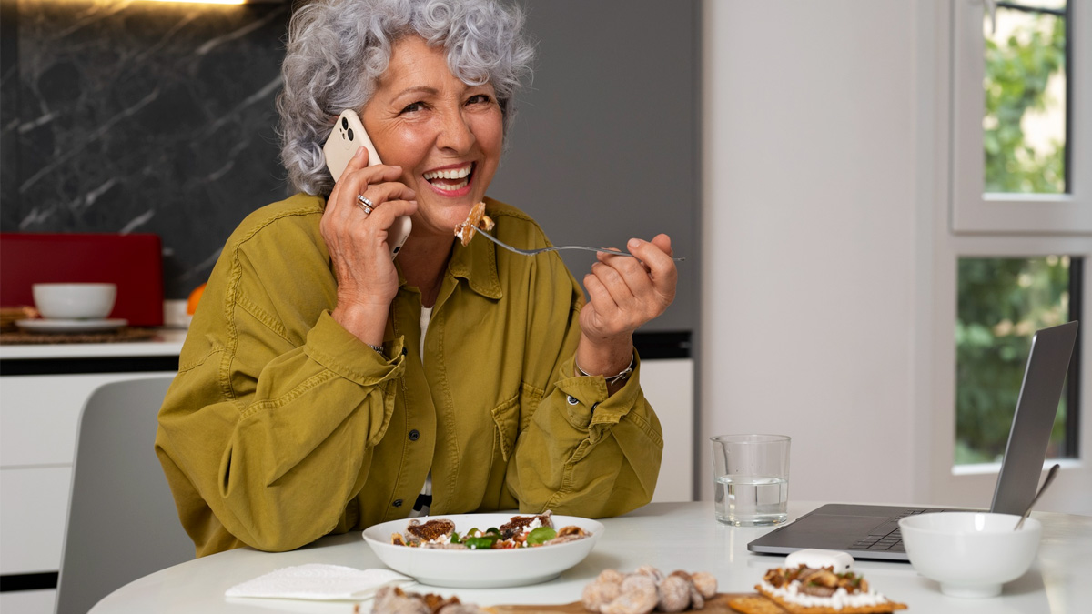 Oubliez les fruits et les céréales : voici l’aliment que les femmes de plus de 70 ans devraient consommer plus souvent