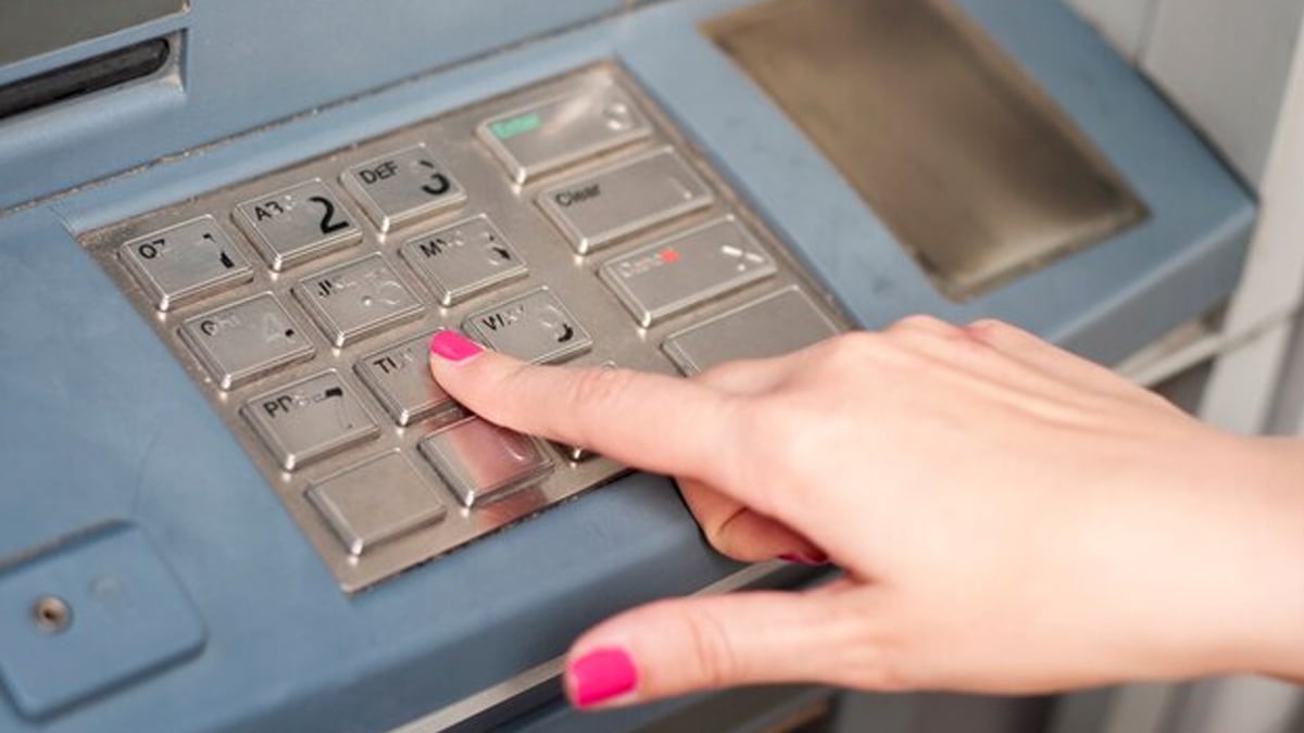 Que faire si un distributeur ne rend pas votre carte bancaire ? Ce bouton est la solution