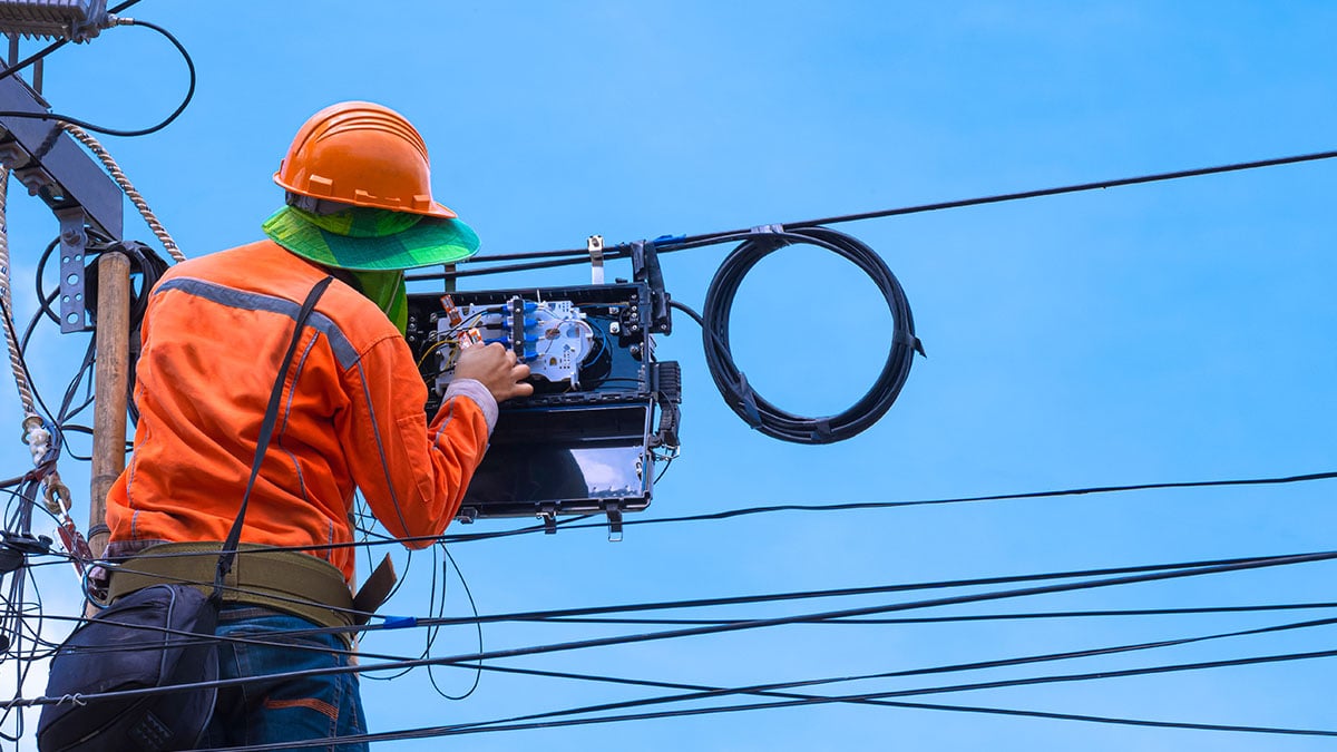 Raccordement à la fibre : l’État propose jusqu’à 1 200 € d’aide pour les gros travaux