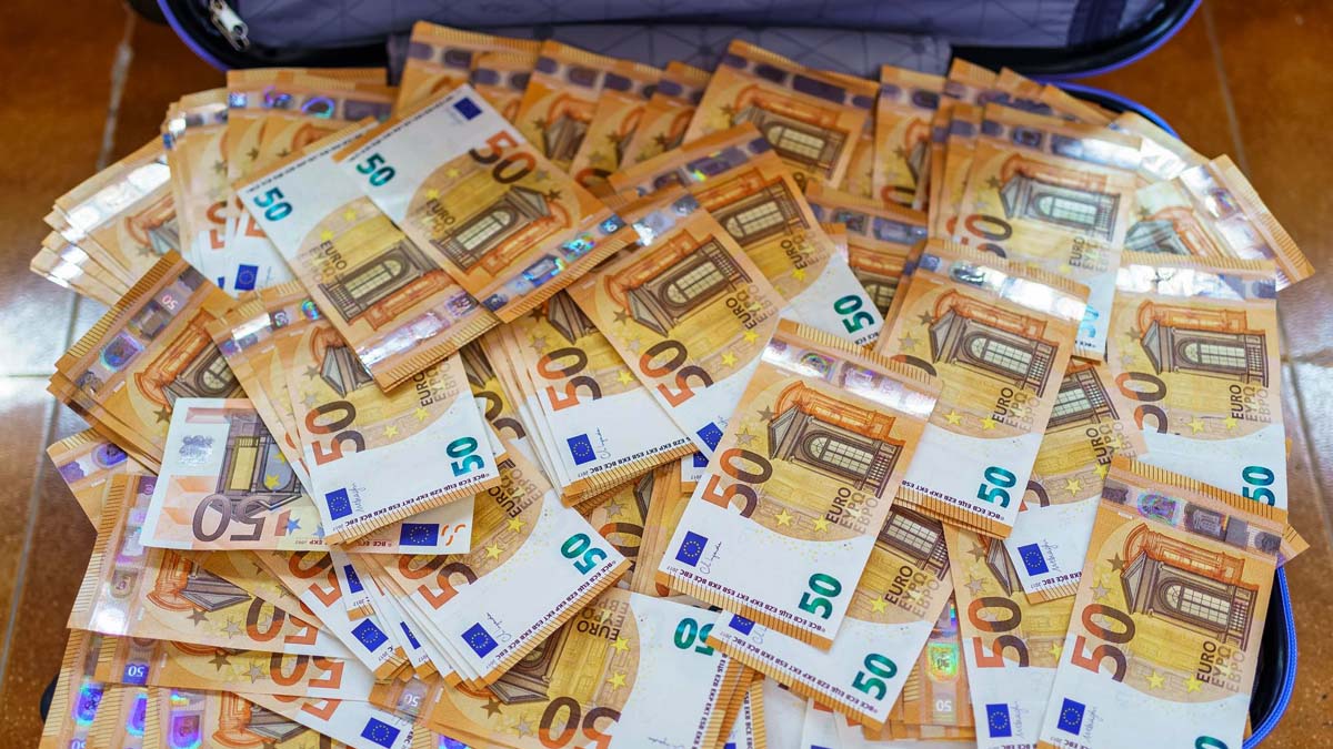 70 000 euros partis en fumée : il vend ses bitcoins et reçoit une valise remplie de faux billets