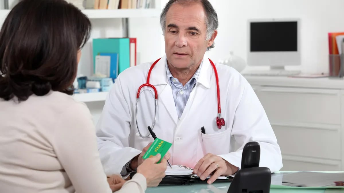 Alerte : « Une nouvelle édition est disponible » — l’arnaque à la carte Vitale refait surface
