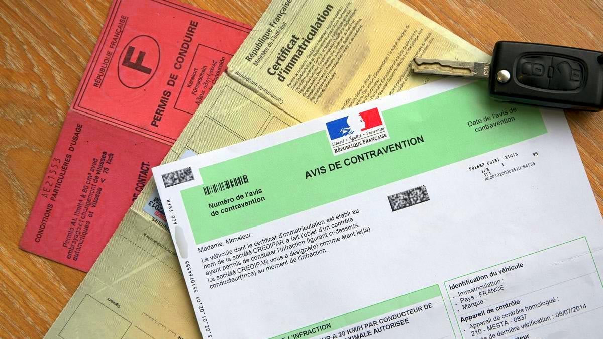 Attention : ce geste fréquent au volant peut vous coûter 135 €, 3 points et 3 ans de suspension de permis