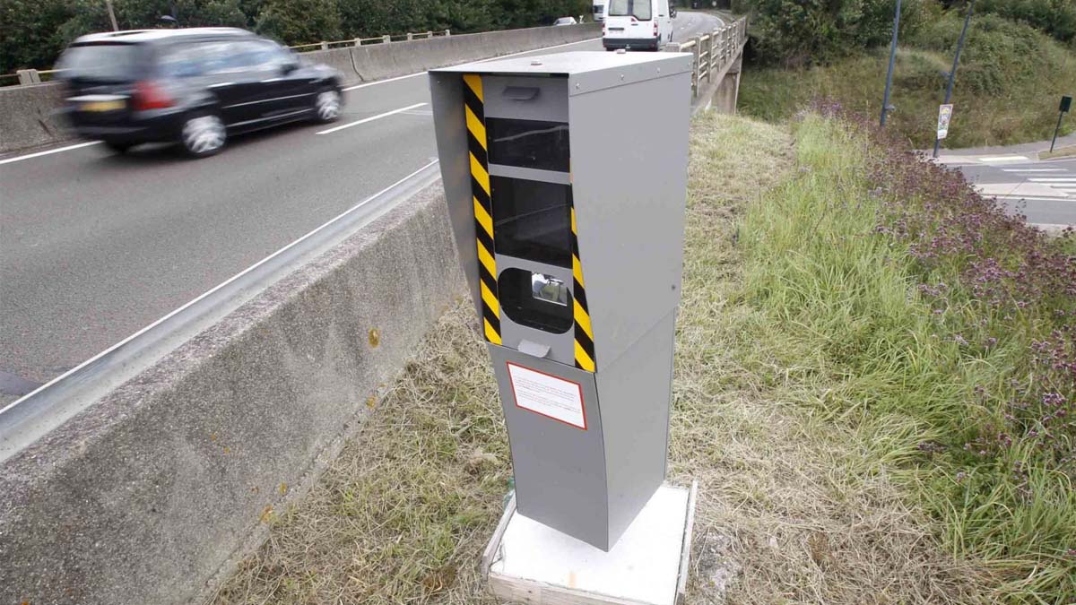 Automobilistes : plus de 4 000 radars en France, mais certains sont fake !