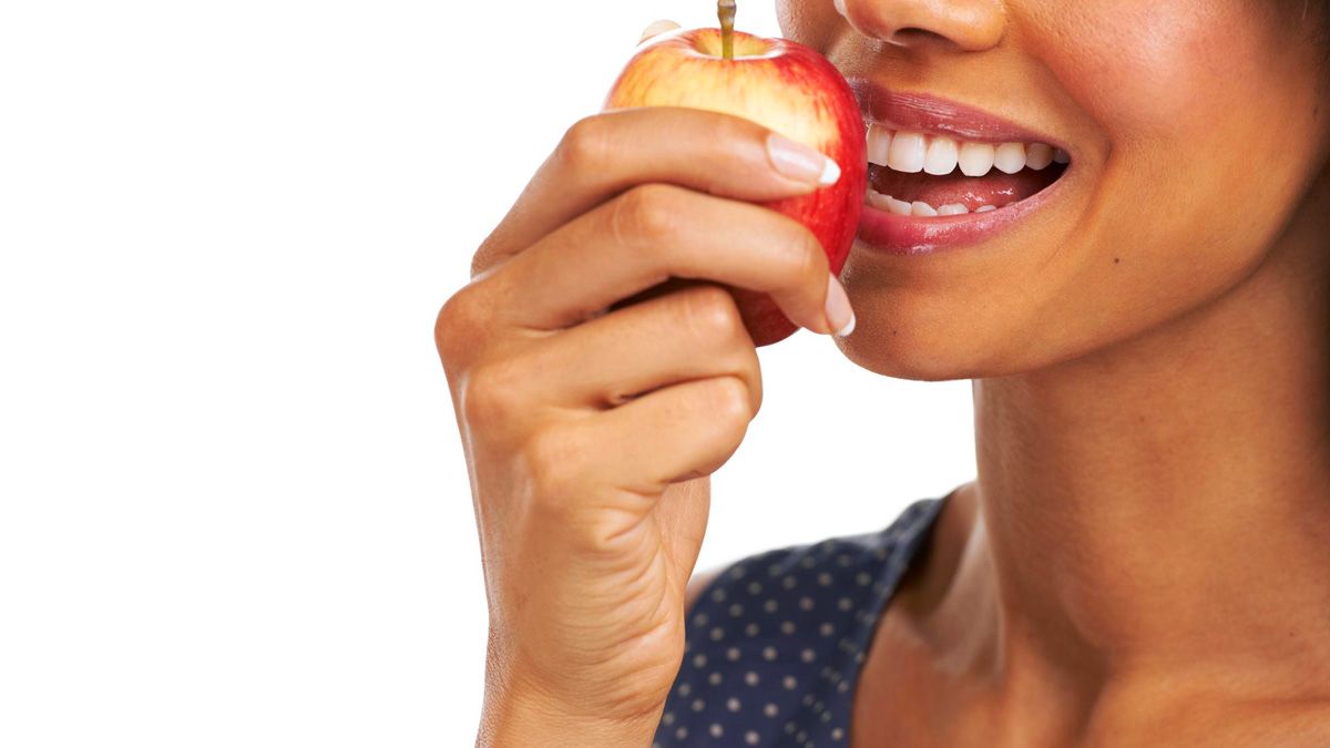C’est confirmé : manger une pomme au bon moment de la journée aide à maigrir, selon les experts