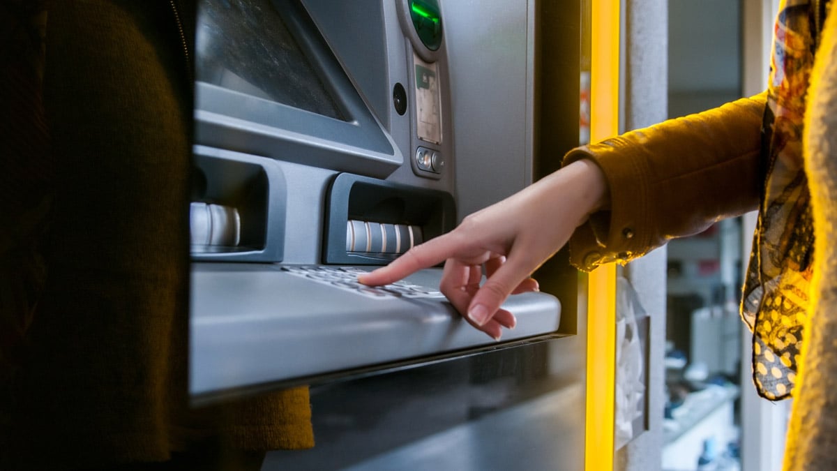 Distributeurs de billets : la touche indispensable pour se protéger des arnaques au retrait