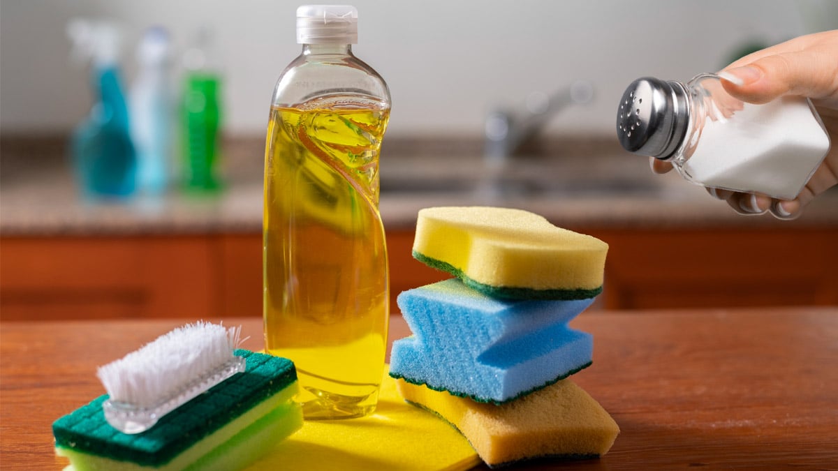 « J’ai ajouté du sel dans mon liquide vaisselle et ça a résolu mon plus gros problème en cuisine »