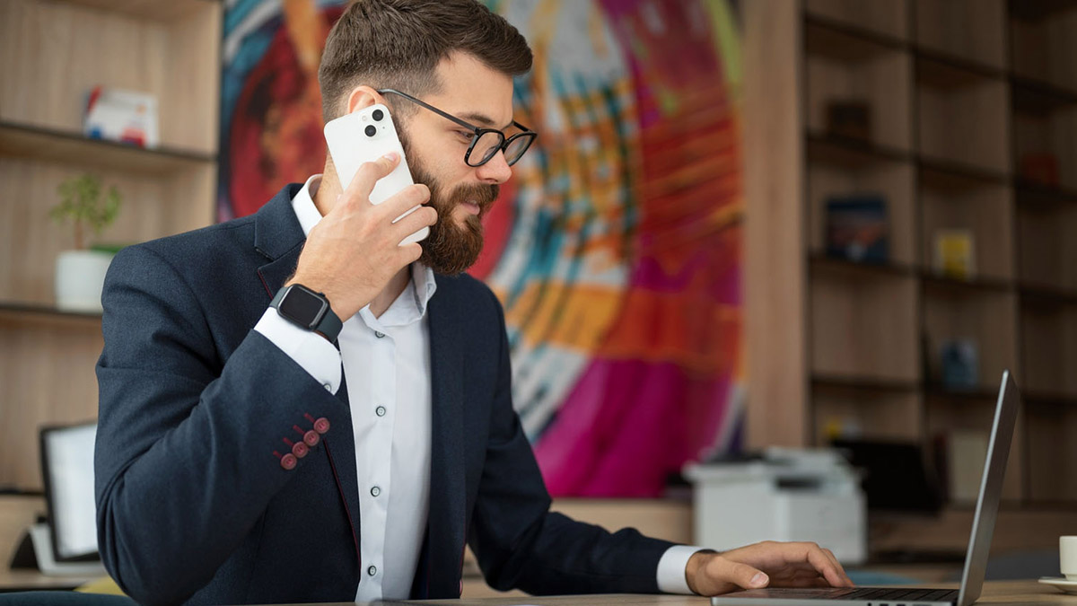Mon futur propriétaire a-t-il le droit de vérifier auprès de mon employeur avant de me louer son appartement ?