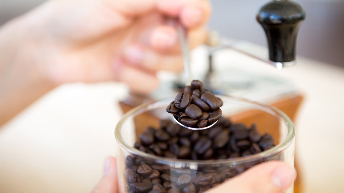 Un seul verre par jour suffit : cette boisson naturelle nettoie le foie mieux que l’eau ou le café, un vrai miracle !