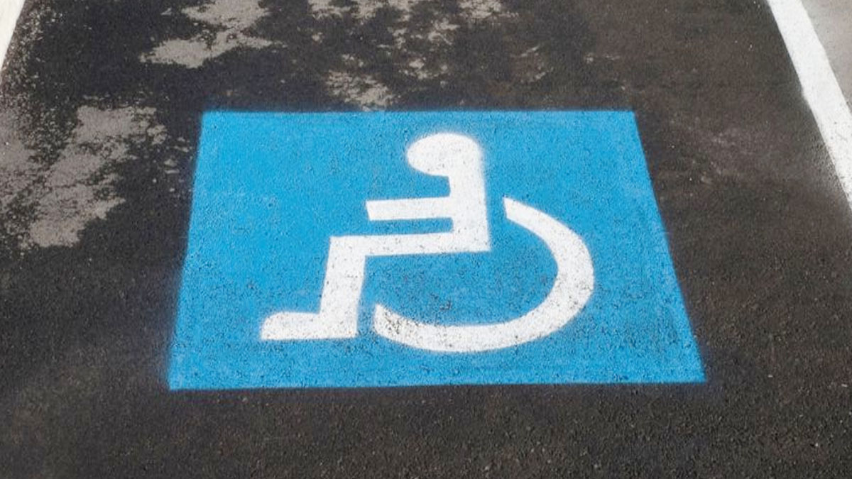 Coup de théâtre : 550 € d’amende pour un stationnement handicapé…fictif