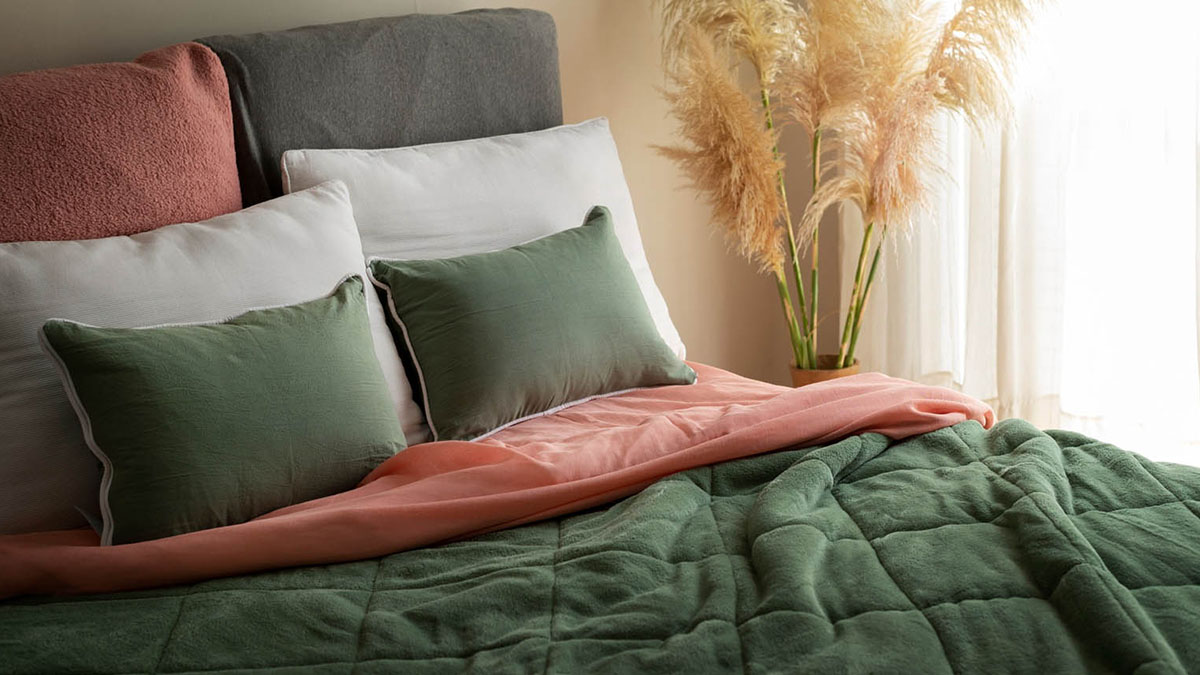 Exit la couette en 2026 : cette nouvelle solution tendance et ultra-confort fait un carton dans les foyers français