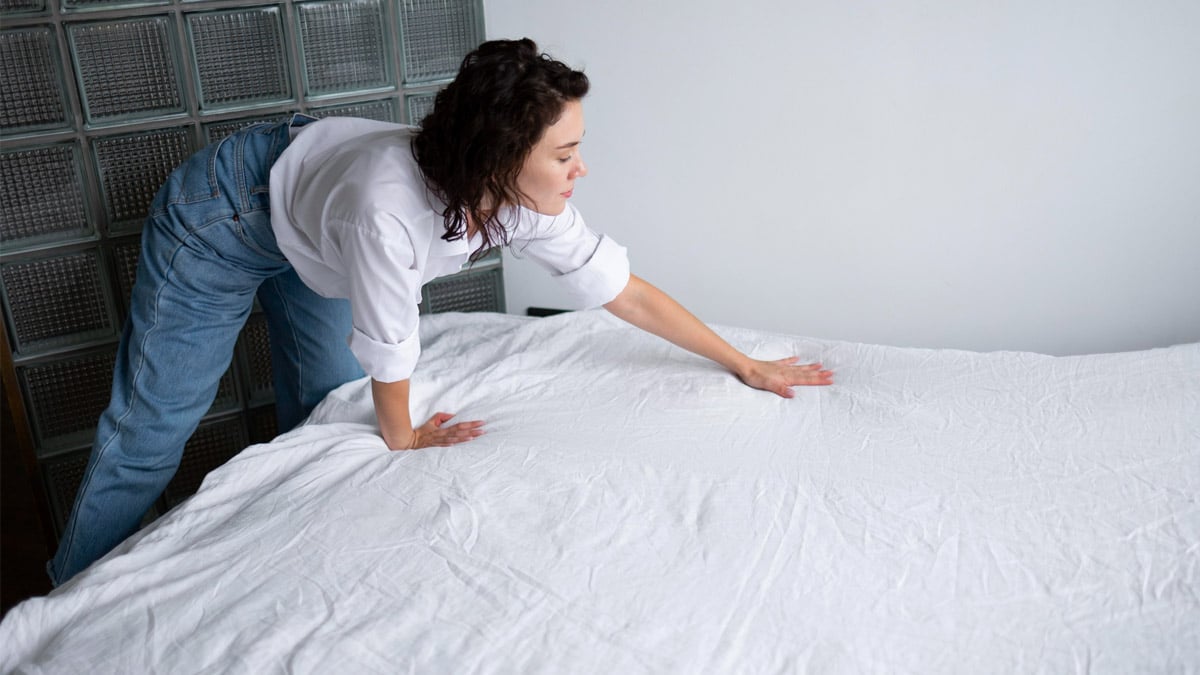 « Il ne faut surtout pas changer les draps tous les mois ou toutes les deux semaines » : cette spécialiste dévoile la fréquence idéale