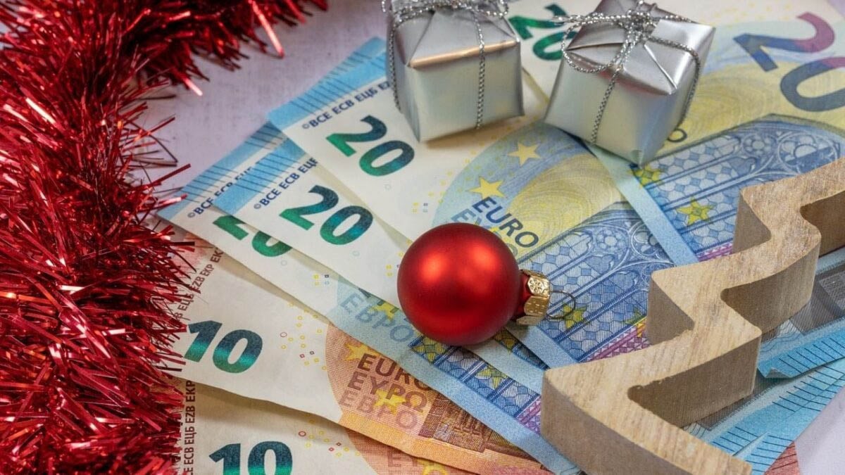 « L’État français a été très généreux » : les foyers sans enfant privés de la prime de Noël de 152,45 €