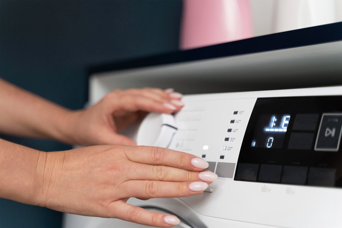Machine à laver : ce bouton peu connu accélère nettement le séchage du linge en hiver