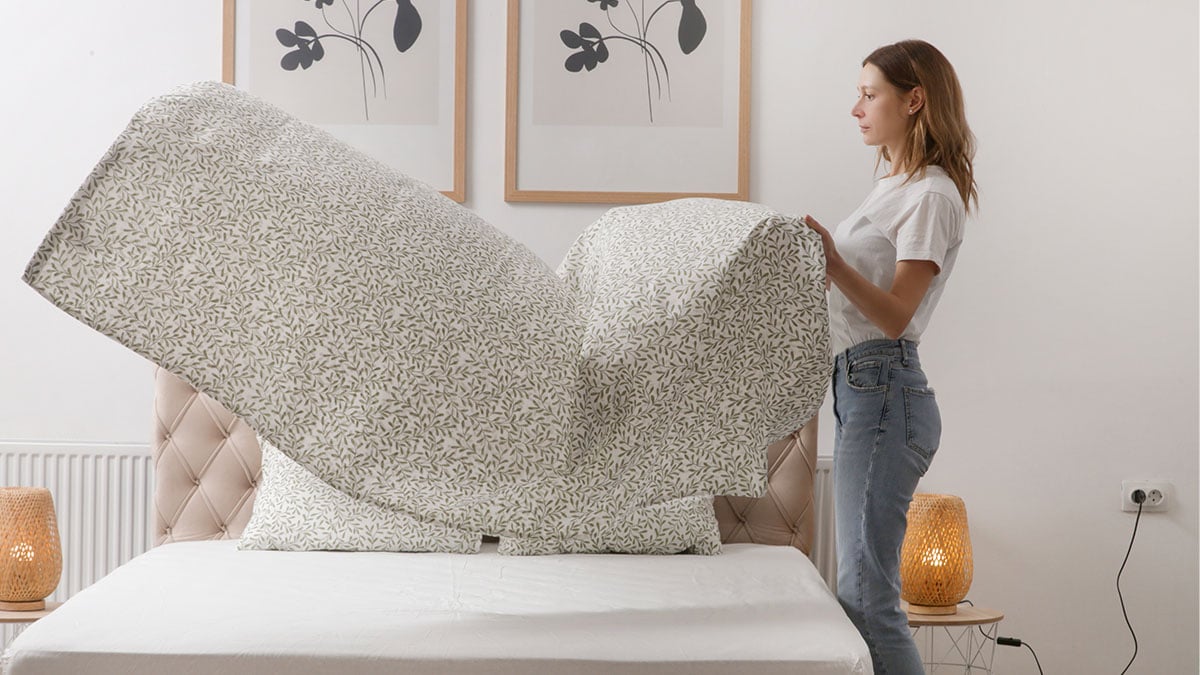 « On ne doit pas changer ses draps toutes les deux semaines » : une experte dévoile enfin la fréquence idéale