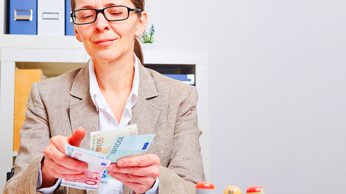 Plus de 1 600 € de retraite sans travailler : les solutions légales en France